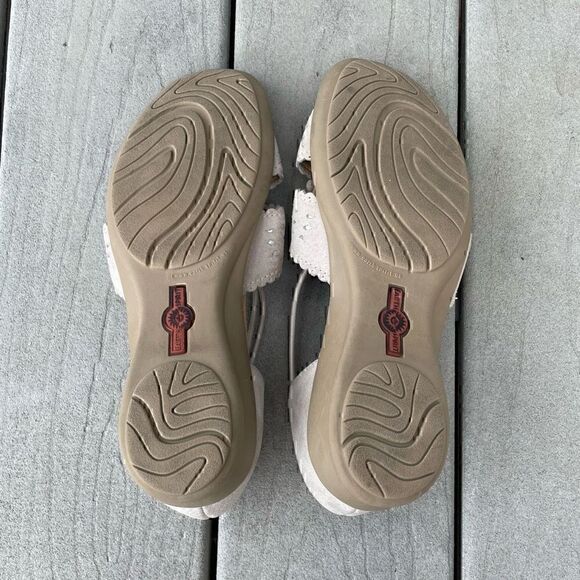 Earth Spirit Sandals Womens Size 7.5 Beaded Leather Casual Pull On Beige Wedge - Picture 7 of 10